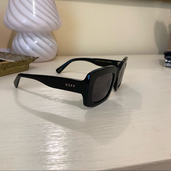 Diff Eyewear Sterling Chunky Rectangle Black Sunglasses - Picture 4 of 7